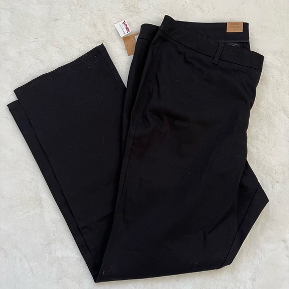 Women’s Dickies Junior Plus Bootcut 
Worker 2 Pocket 
Mid rise - comfort stretch - Picture 3 of 3